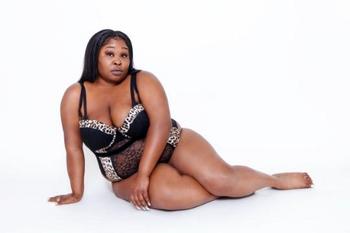 Charlotte, 25  female escort, Palm Springs