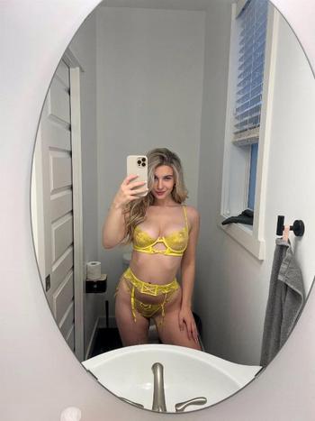 445-318-6973, 24  female escort, Palm Springs