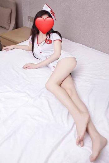 julia, 27  female escort, Palm Springs